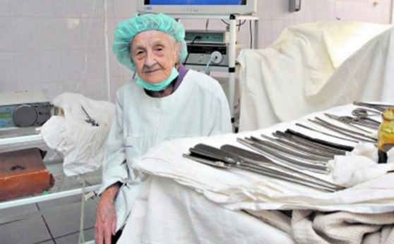 Алла Ильинична Левушкина — хирург , которая провела более 10 тыс.операций и работала даже когда ей было 92 года